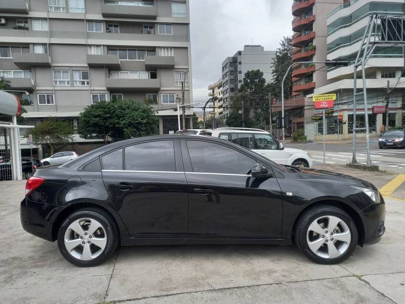 CHEVROLET - CRUZE - 2013/2014 - Preta - R$ 61.990,00