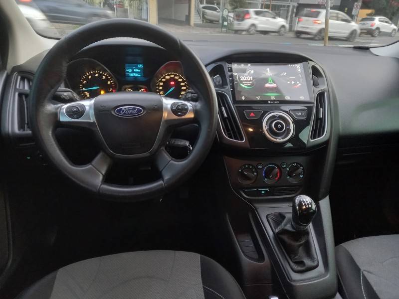 FORD - FOCUS - 2015/2015 - Branca - R$ 60.990,00
