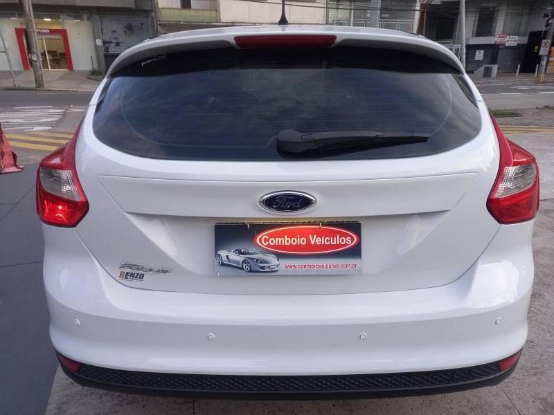 FORD - FOCUS - 2015/2015 - Branca - R$ 60.990,00