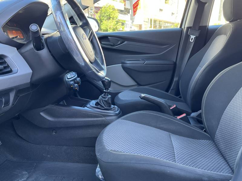 CHEVROLET - ONIX - 2019/2019 - Branca - R$ 50.990,00