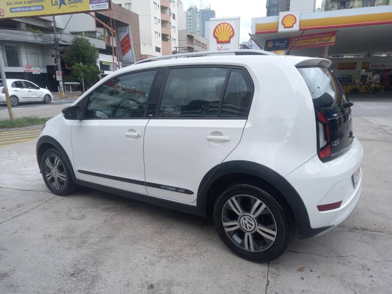 VOLKSWAGEN - UP - 2017/2018 - Branca - R$ 60.990,00