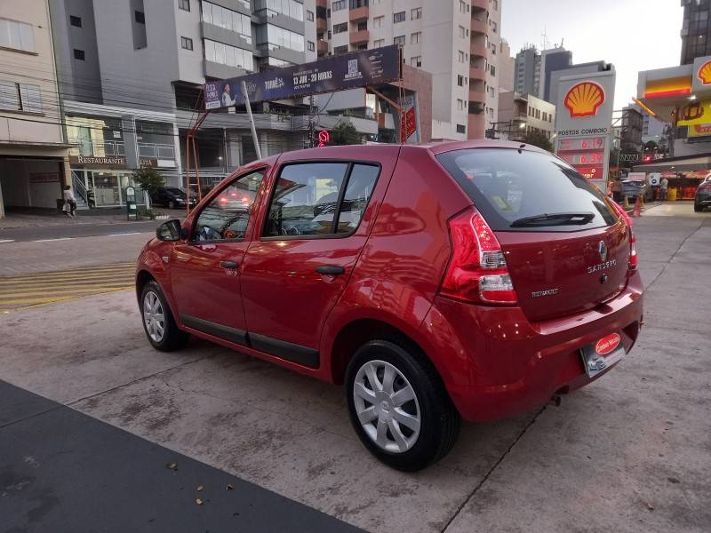 RENAULT - SANDERO - 2012/2012 - Vermelha - R$ 37.990,00