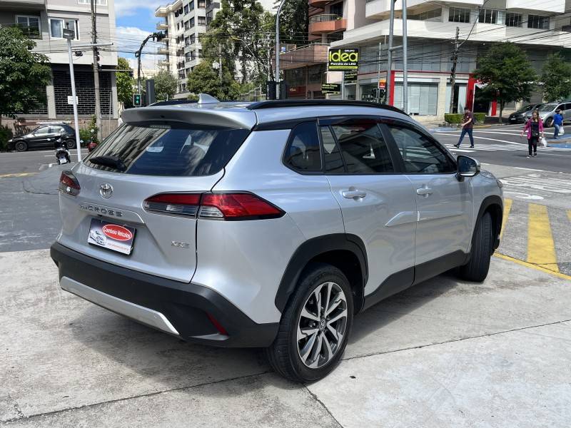TOYOTA - COROLLA - 2021/2022 - Prata - R$ 138.900,00