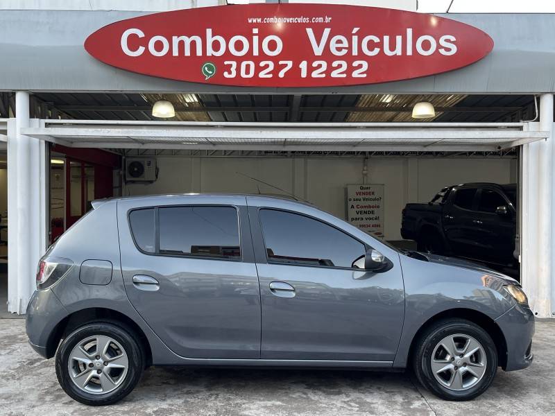 RENAULT - SANDERO - 2017/2018 - Cinza - R$ 42.990,00
