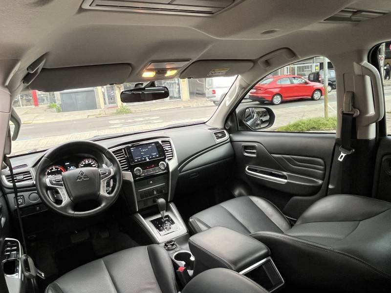 MITSUBISHI - L200 - 2024/2025 - Cinza - R$ 246.000,00