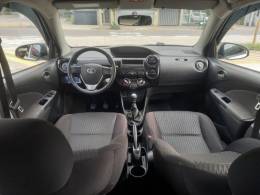 TOYOTA - ETIOS - 2019/2020 - Branca - R$ 60.900,00