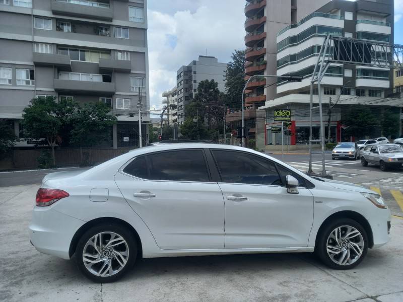 CITROËN - C4 LOUNGE - 2014/2015 - Branca - R$ 49.990,00