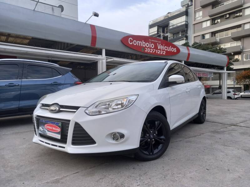 FORD - FOCUS - 2015/2015 - Branca - R$ 60.990,00