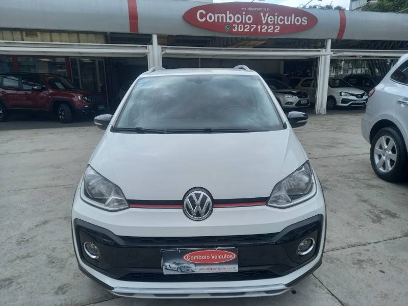 VOLKSWAGEN - UP - 2017/2018 - Branca - R$ 60.990,00