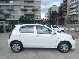 TOYOTA - ETIOS - 2019/2020 - Branca - R$ 60.900,00