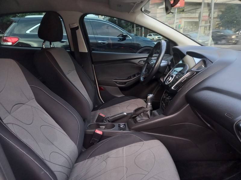 FORD - FOCUS - 2015/2015 - Branca - R$ 60.990,00