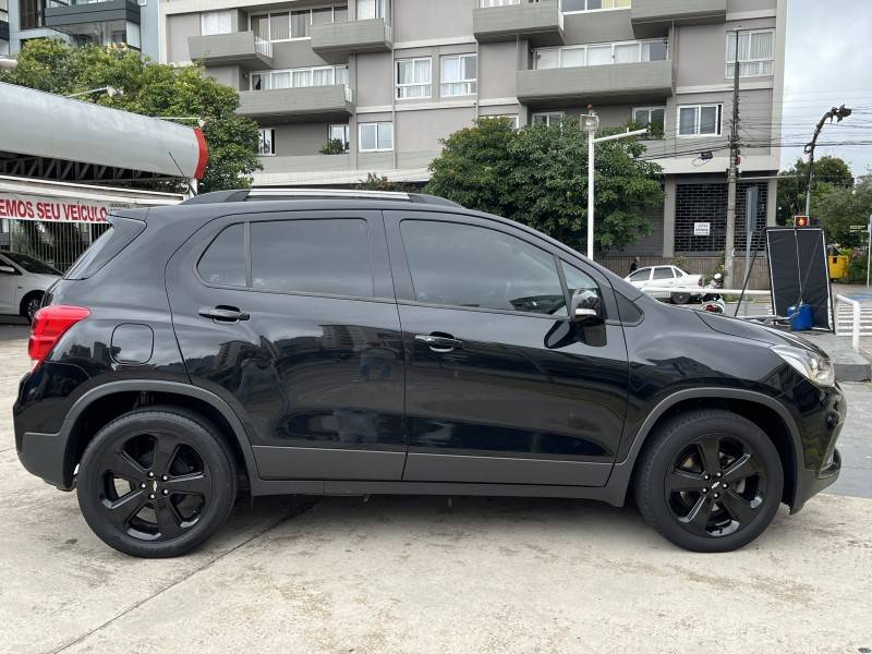 CHEVROLET - TRACKER - 2018/2019 - Preta - R$ 90.990,00