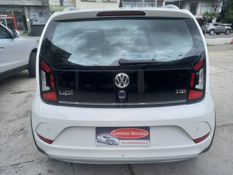 VOLKSWAGEN - UP - 2017/2018 - Branca - R$ 60.990,00