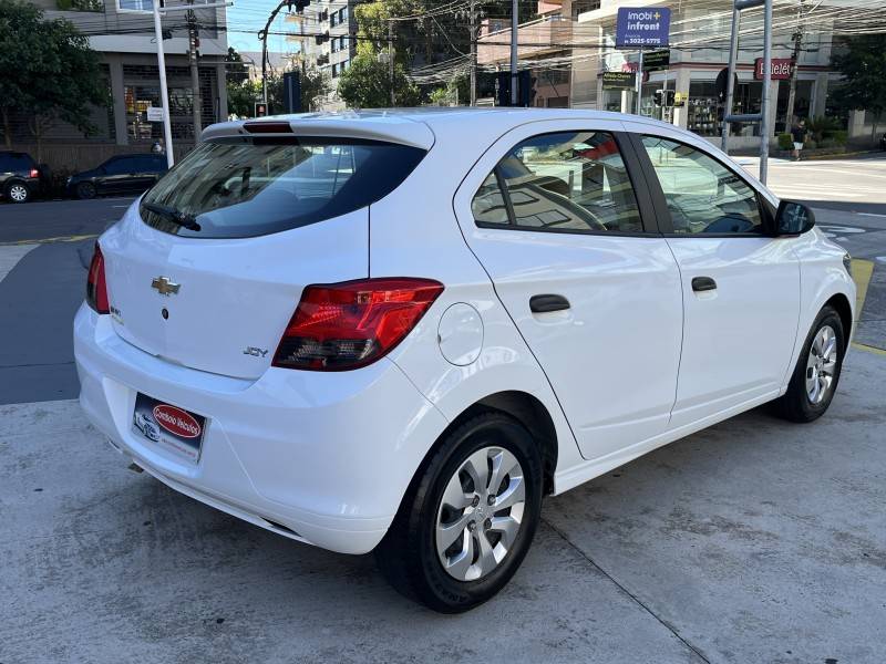 CHEVROLET - ONIX - 2019/2019 - Branca - R$ 50.990,00