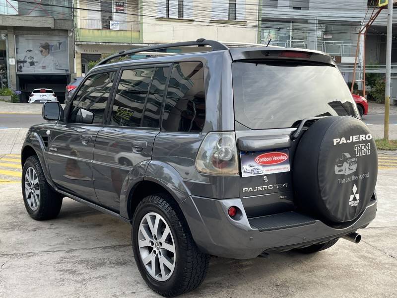 MITSUBISHI - PAJERO TR4 - 2012/2013 - Cinza - R$ 65.990,00