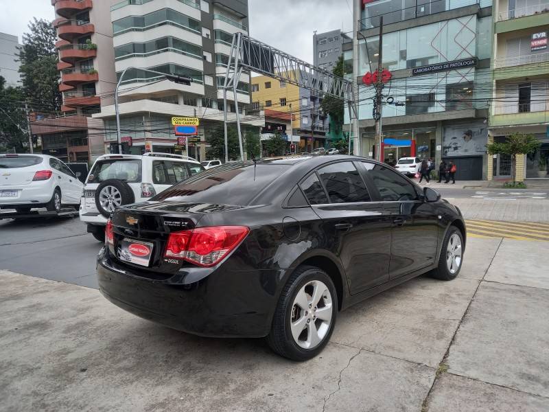 CHEVROLET - CRUZE - 2013/2014 - Preta - R$ 61.990,00