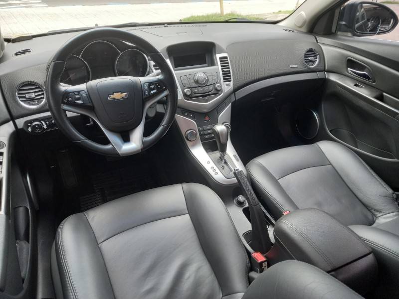 CHEVROLET - CRUZE - 2013/2014 - Preta - R$ 61.990,00