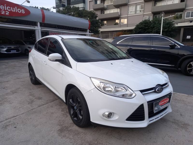 FORD - FOCUS - 2015/2015 - Branca - R$ 60.990,00