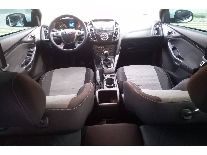 FORD - FOCUS - 2015/2015 - Branca - R$ 60.990,00