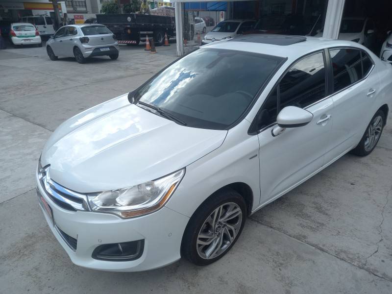 CITROËN - C4 LOUNGE - 2014/2015 - Branca - R$ 49.990,00