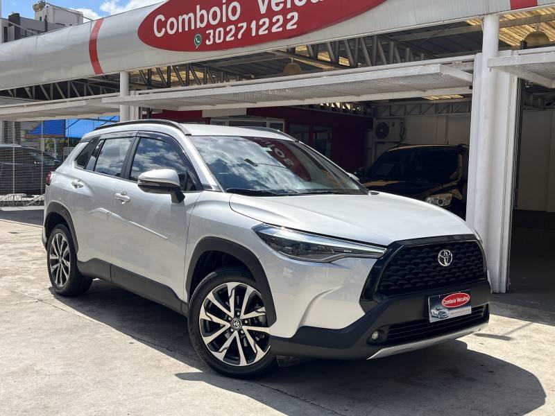 TOYOTA - COROLLA - 2021/2022 - Prata - R$ 138.900,00