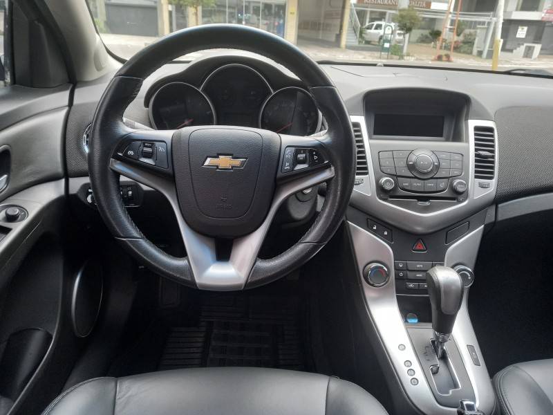 CHEVROLET - CRUZE - 2013/2014 - Preta - R$ 61.990,00