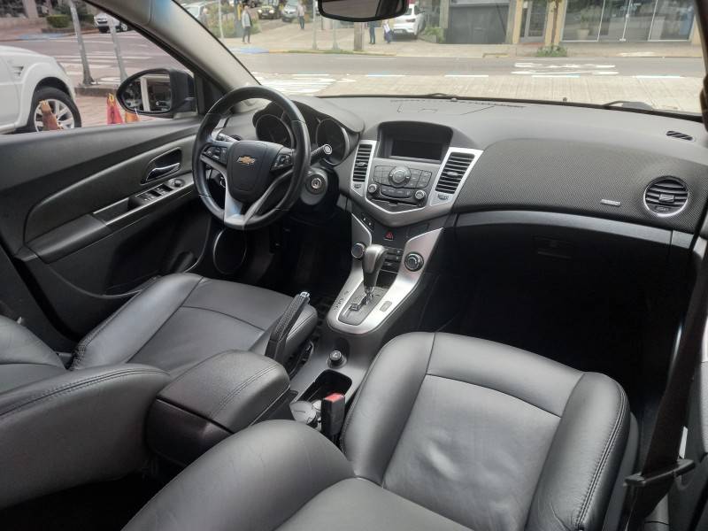 CHEVROLET - CRUZE - 2013/2014 - Preta - R$ 61.990,00