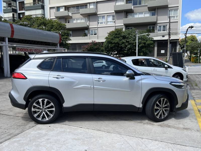 TOYOTA - COROLLA - 2021/2022 - Prata - R$ 138.900,00