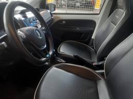 VOLKSWAGEN - UP - 2017/2018 - Branca - R$ 60.990,00