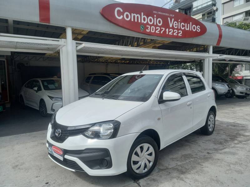 TOYOTA - ETIOS - 2019/2020 - Branca - R$ 60.900,00